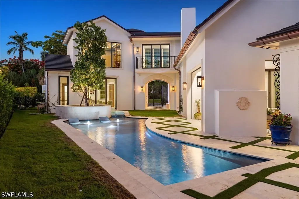1598 Nautilus Road Naples FL 34102