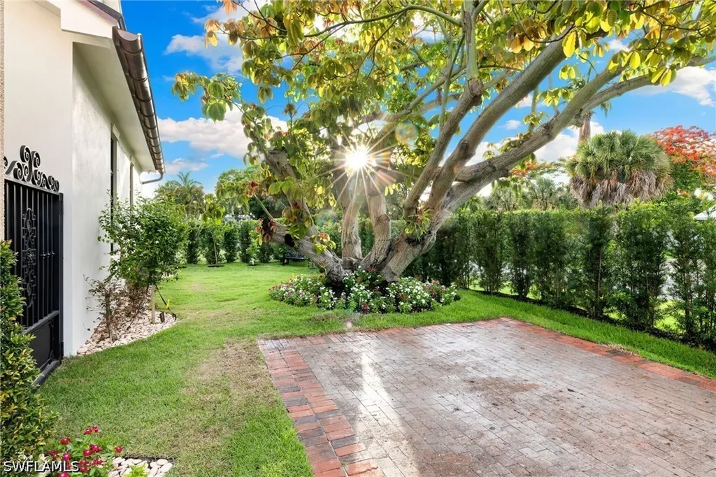 1598 Nautilus Road Naples FL 34102