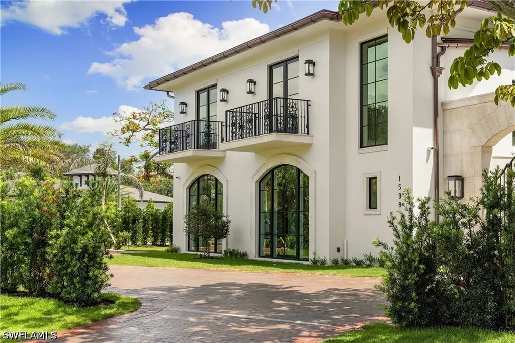 1598 Nautilus Road Naples FL 34102