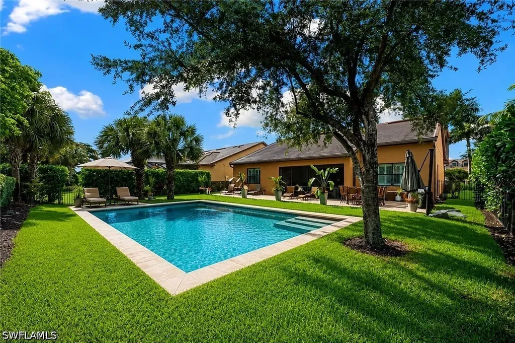 16213 Camden Lakes Circle Naples FL 34110