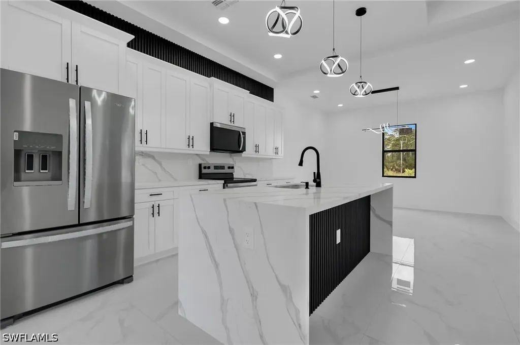 2909 Dora Avenue N Lehigh Acres FL 33971