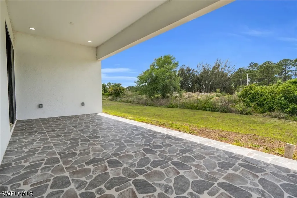 2909 Dora Avenue N Lehigh Acres FL 33971