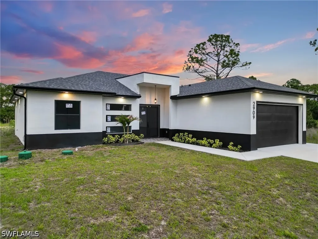 2909 Dora Avenue N Lehigh Acres FL 33971