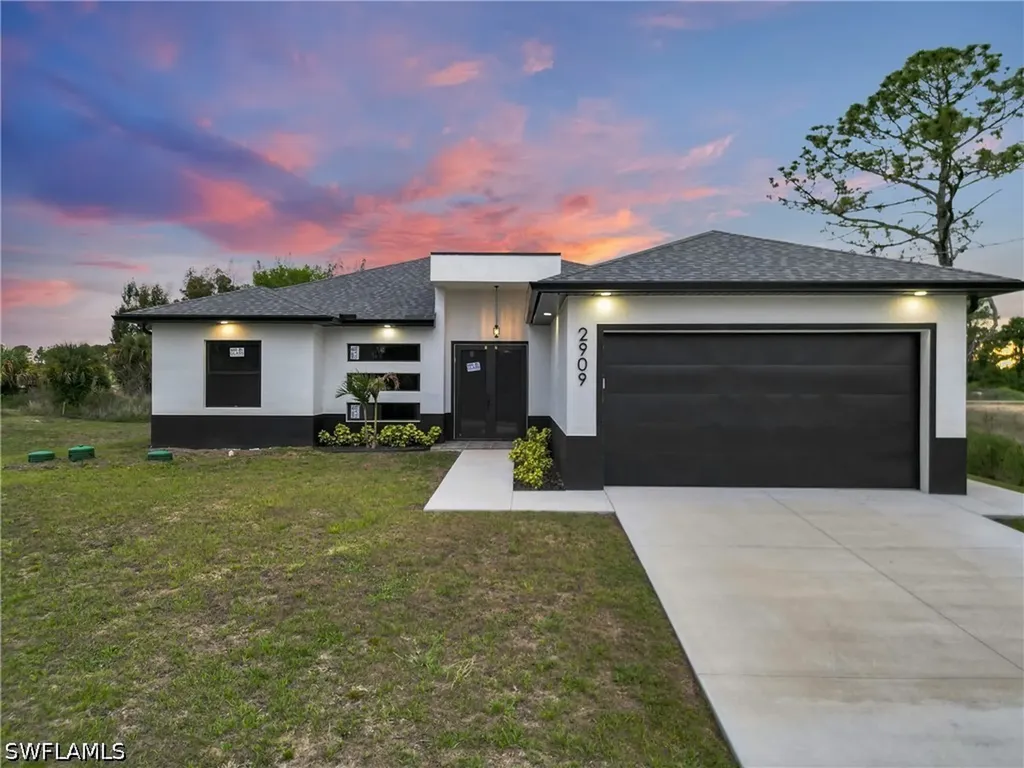 2909 Dora Avenue N Lehigh Acres FL 33971