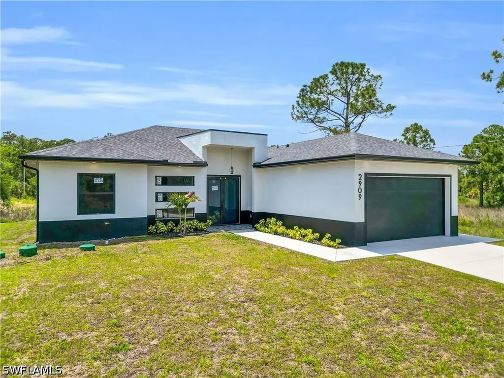 2909 Dora Avenue N Lehigh Acres FL 33971
