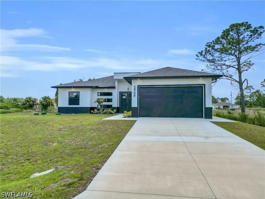 2909 Dora Avenue N Lehigh Acres FL 33971
