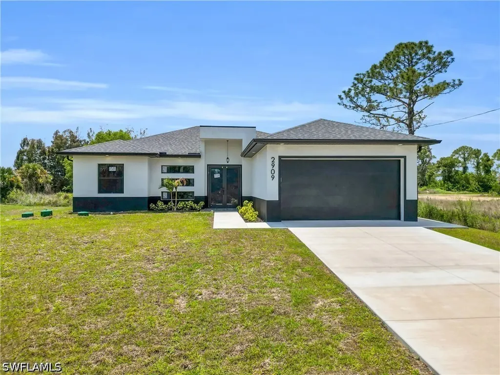 2909 Dora Avenue N Lehigh Acres FL 33971