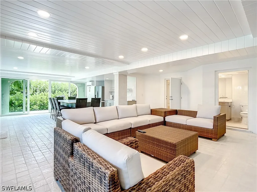 21 Casa Mar Lane Naples FL 34103