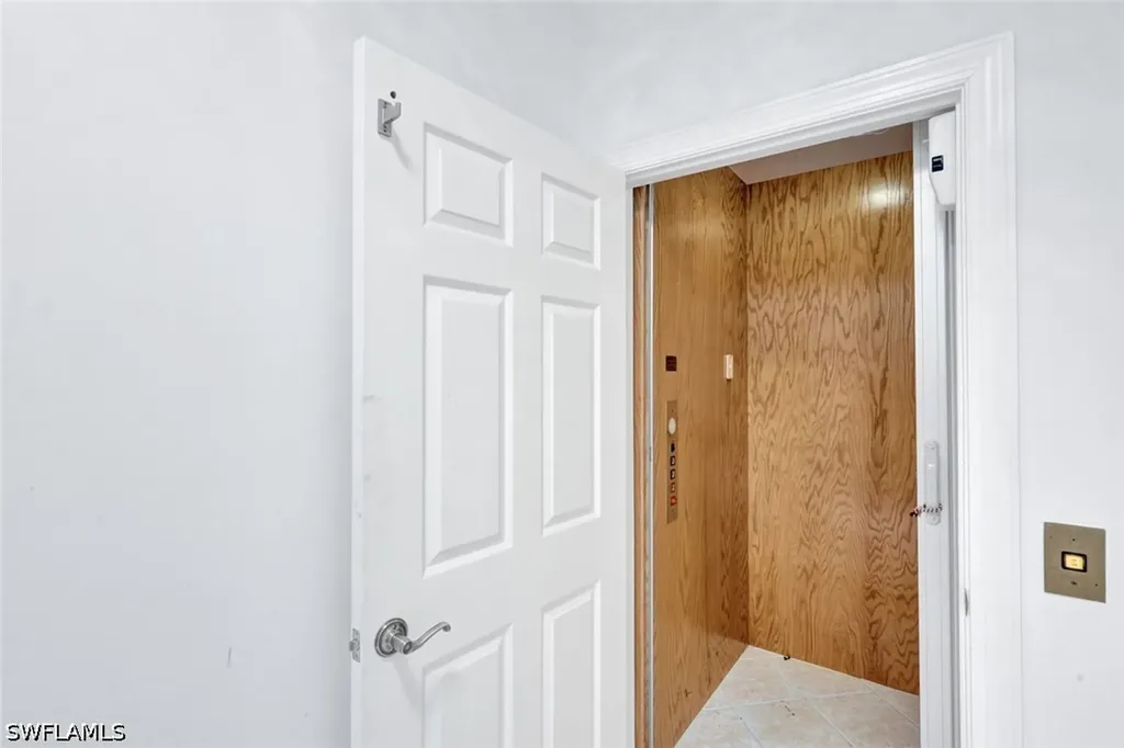 1277 Rialto Way Naples FL 34114
