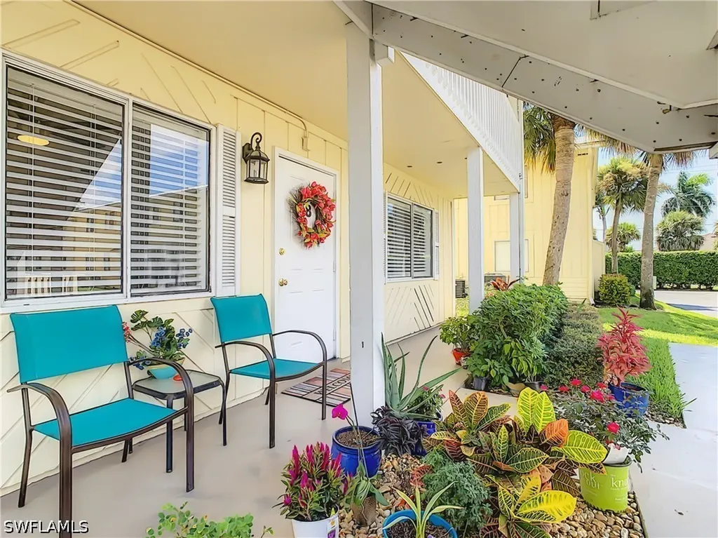 4625 Bayshore Drive Naples FL 34112