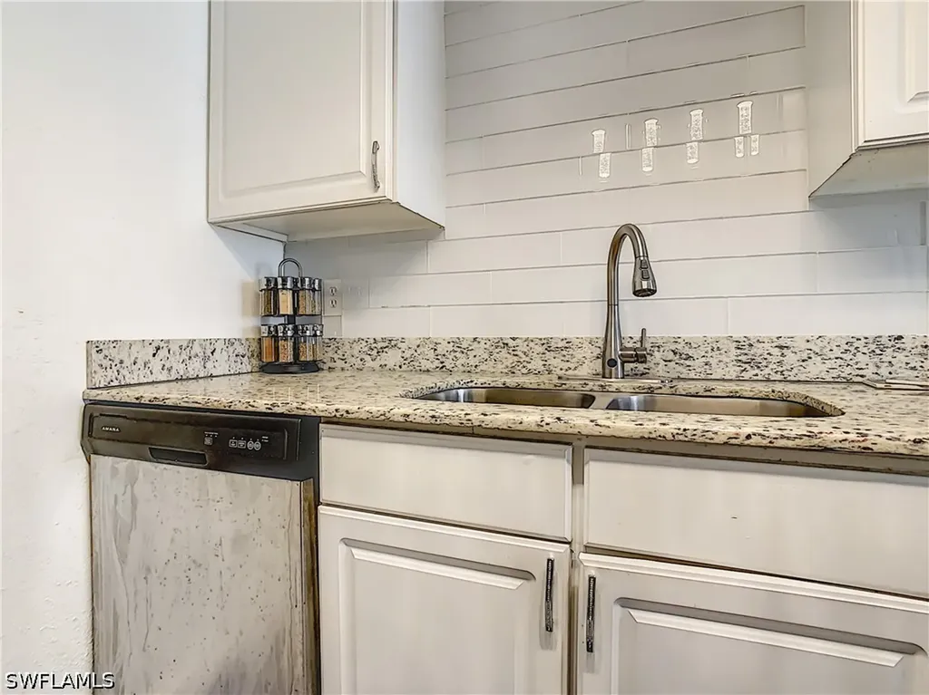 4625 Bayshore Drive Naples FL 34112