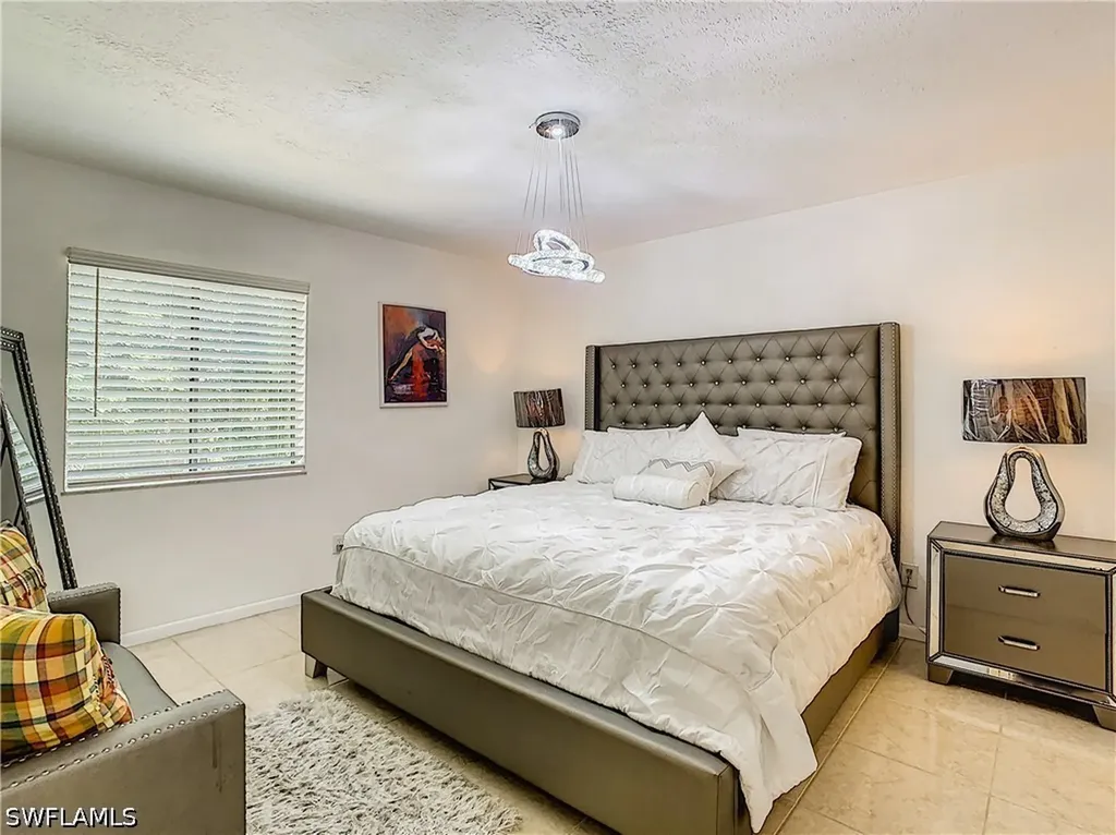 4625 Bayshore Drive Naples FL 34112