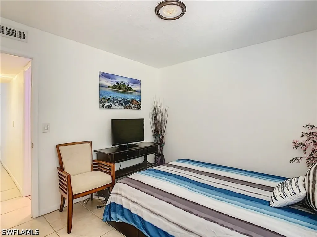 4625 Bayshore Drive Naples FL 34112