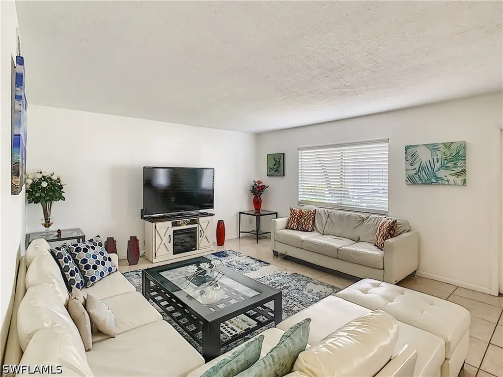 4625 Bayshore Drive Naples FL 34112