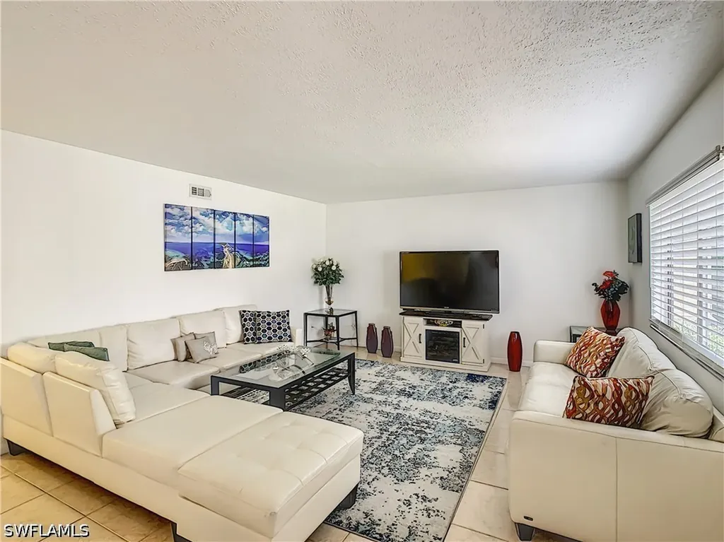4625 Bayshore Drive Naples FL 34112