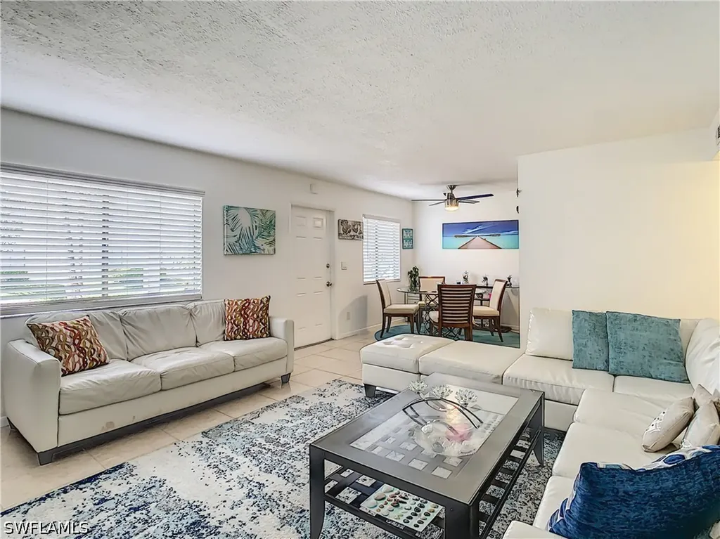 4625 Bayshore Drive Naples FL 34112