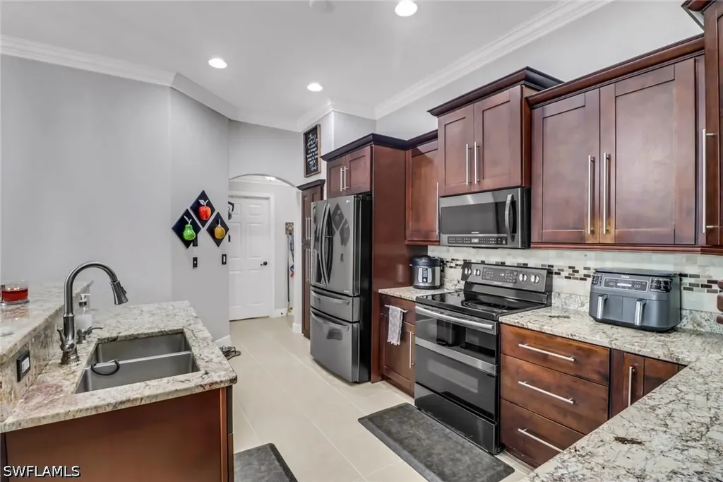109 NW 38th Place Cape Coral FL 33993