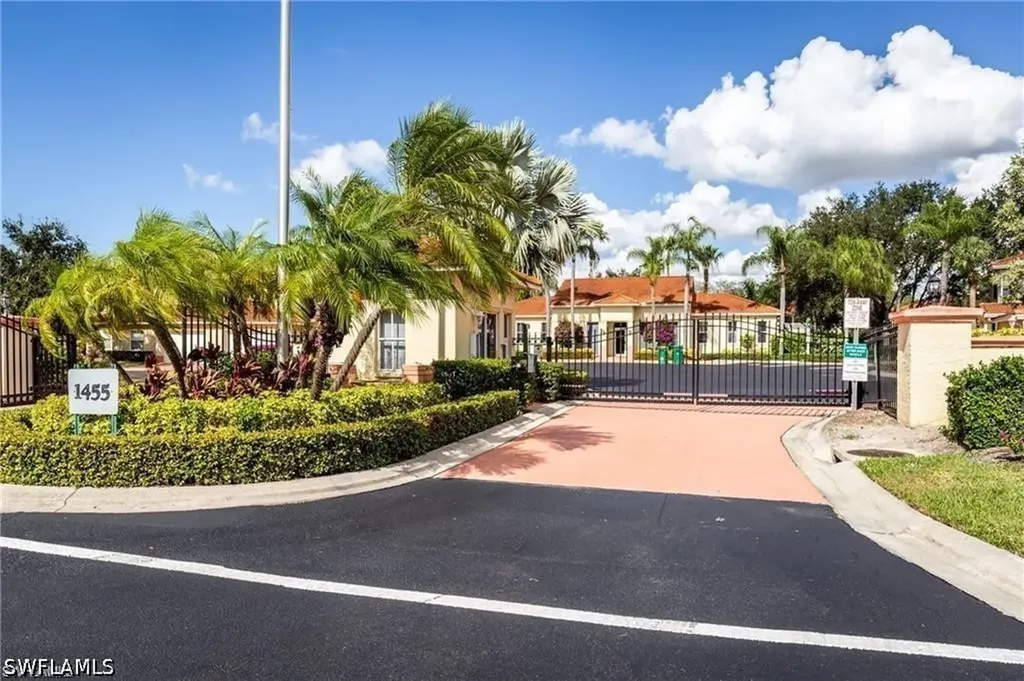 300 Diamond Circle Naples FL 34110