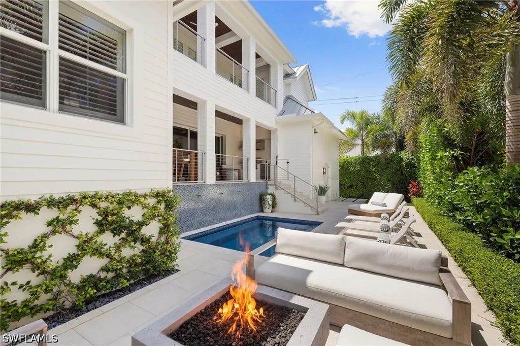950 8th Street S Naples FL 34102