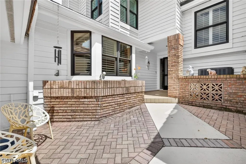 4030 Crayton Road Naples FL 34103