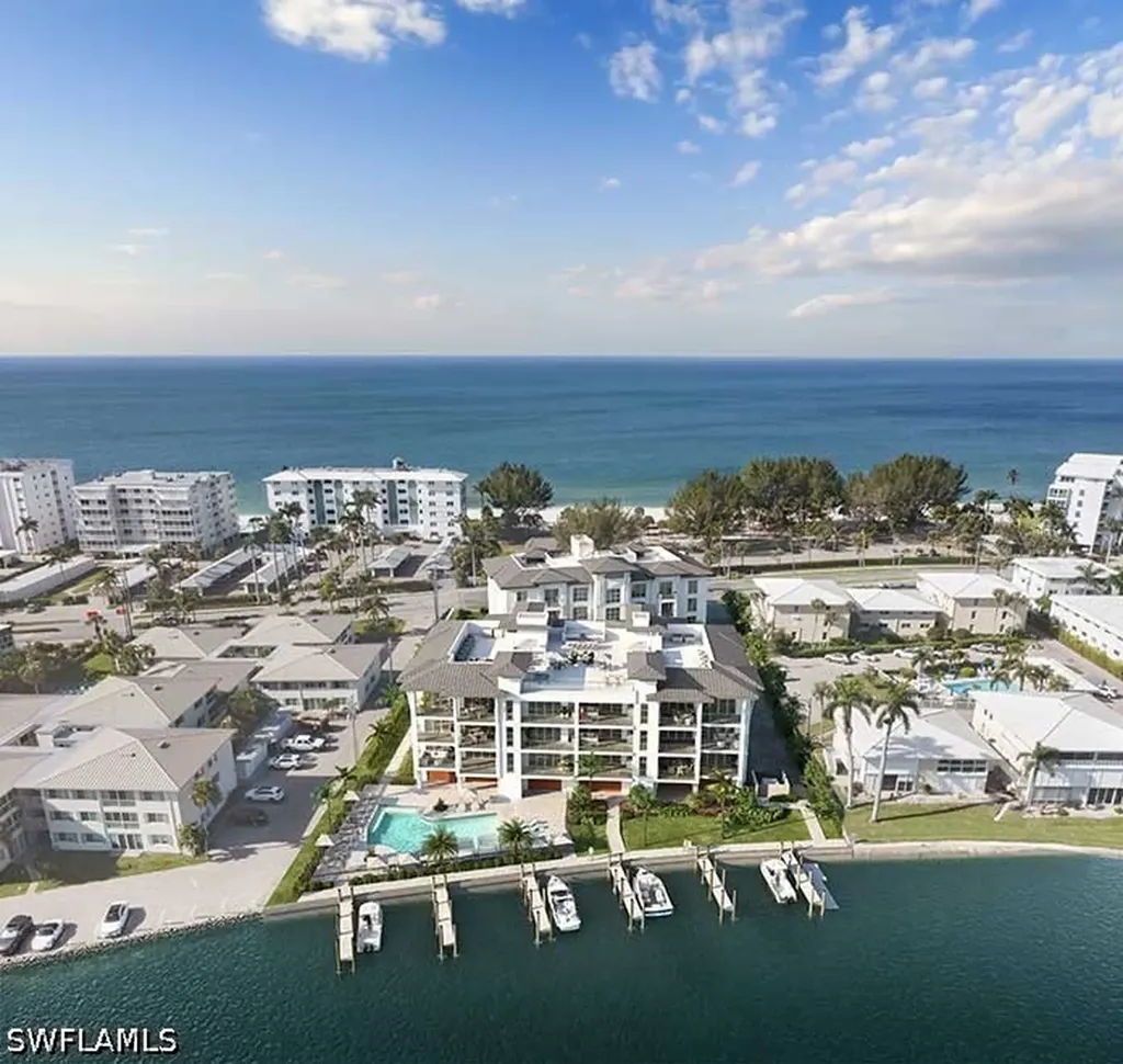2020 Gulf Shore Boulevard N Naples FL 34102