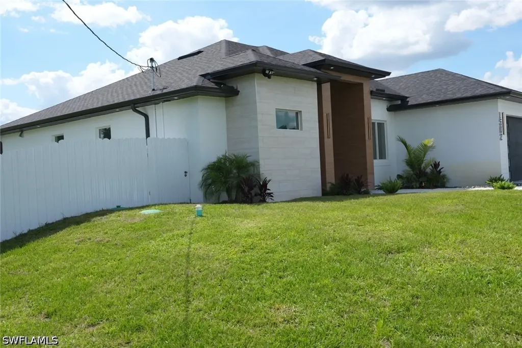 1502 Sara Avenue S Lehigh Acres FL 33976