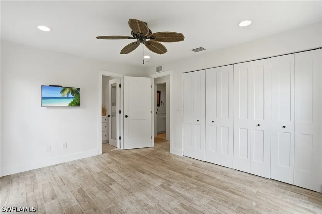 22 Kings Road Naples FL 34112