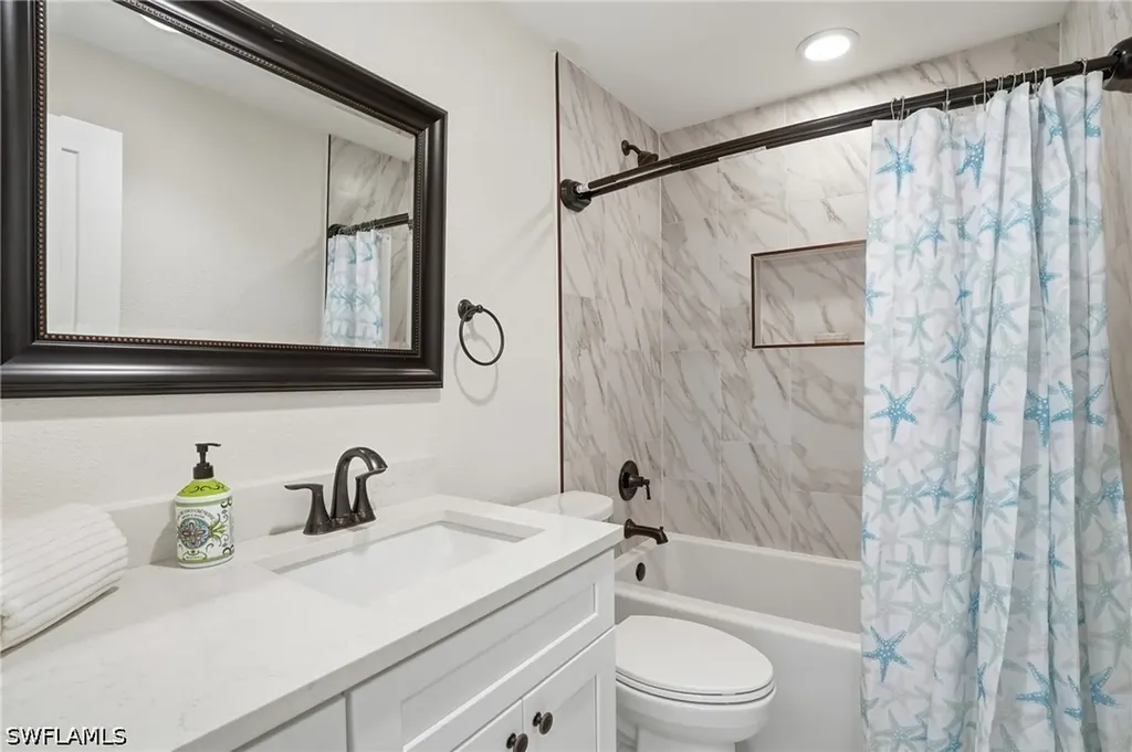 22 Kings Road Naples FL 34112