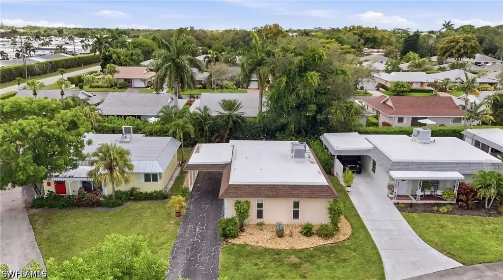 22 Kings Road Naples FL 34112