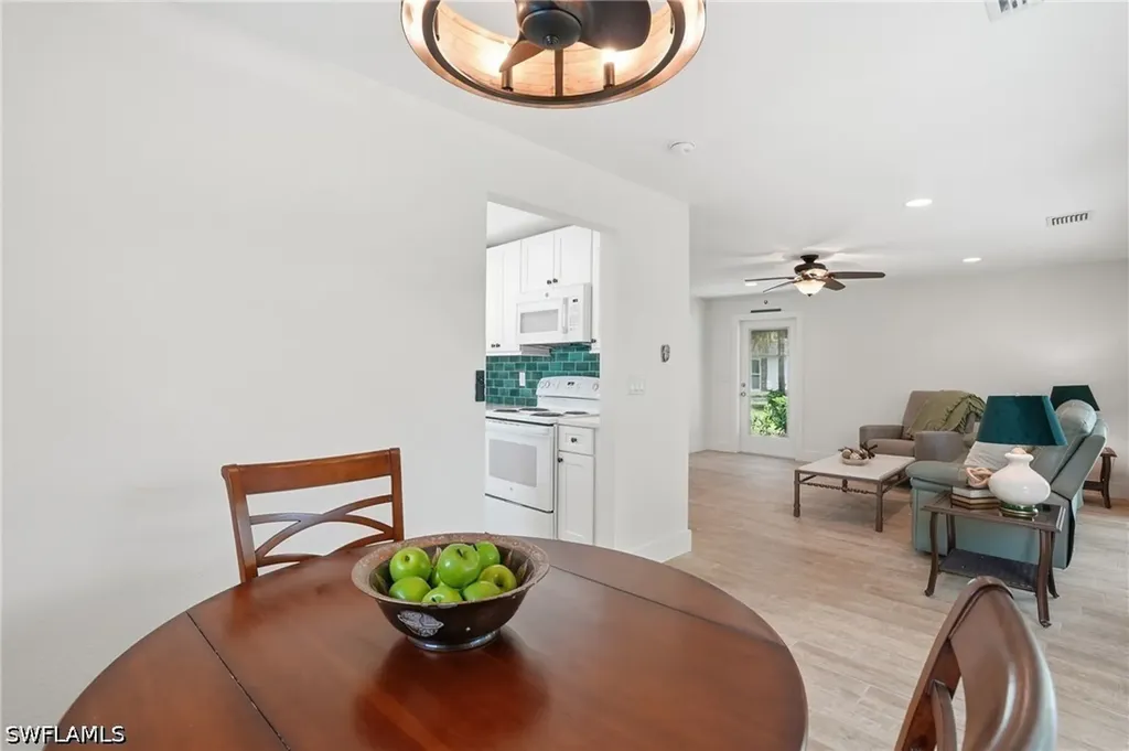 22 Kings Road Naples FL 34112