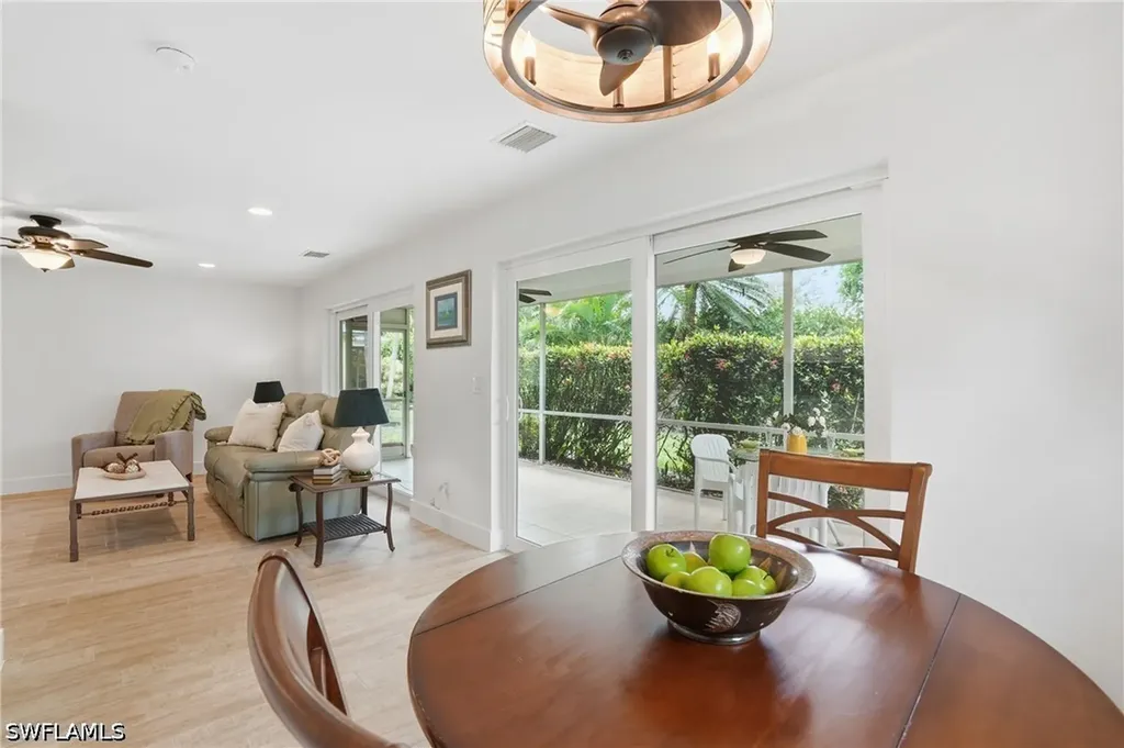 22 Kings Road Naples FL 34112