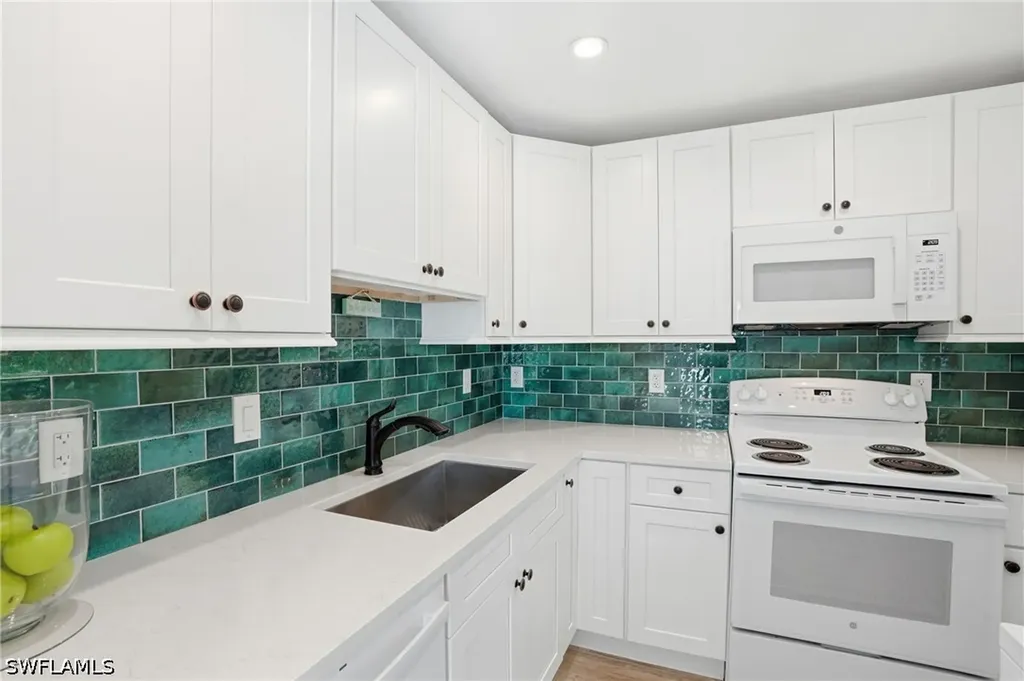 22 Kings Road Naples FL 34112