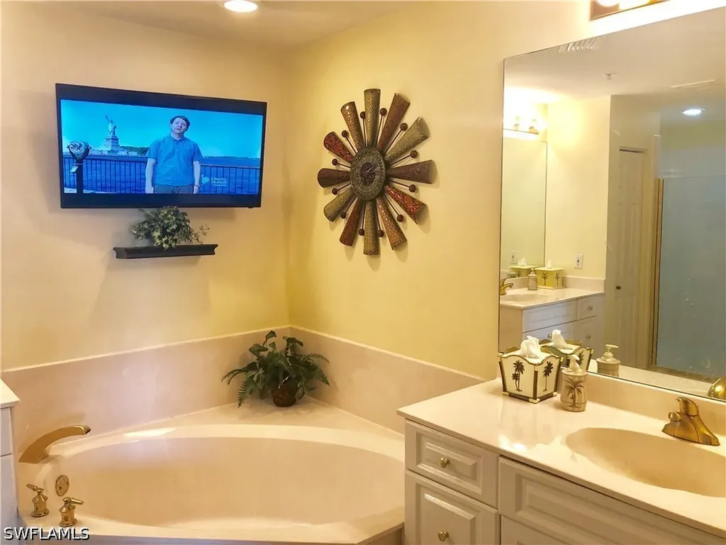 451 Bayfront Place Naples FL 34102