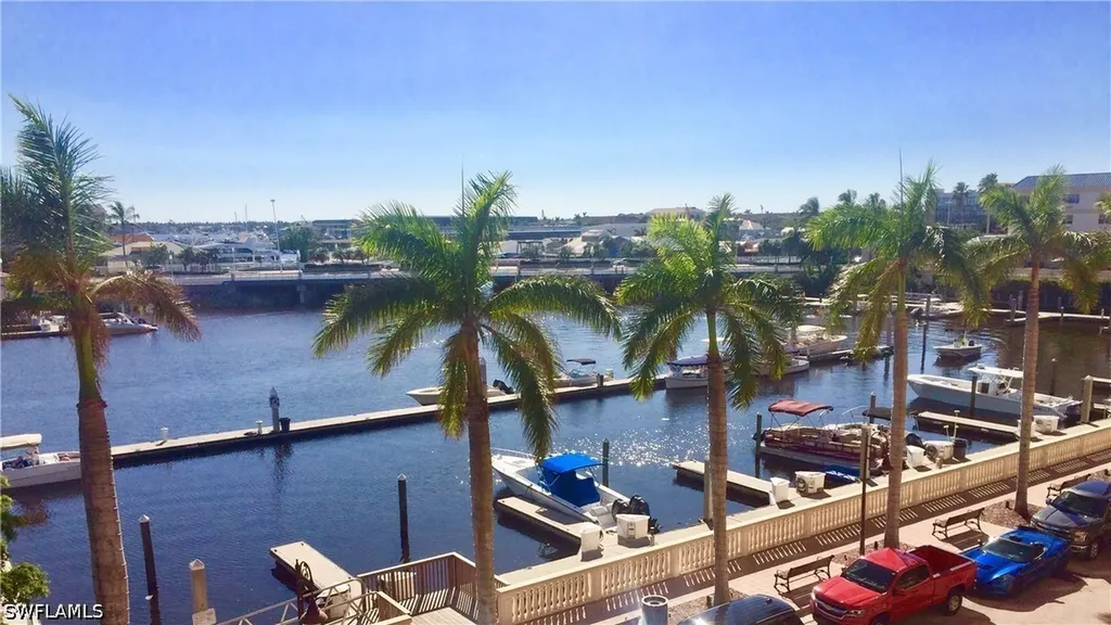 451 Bayfront Place Naples FL 34102