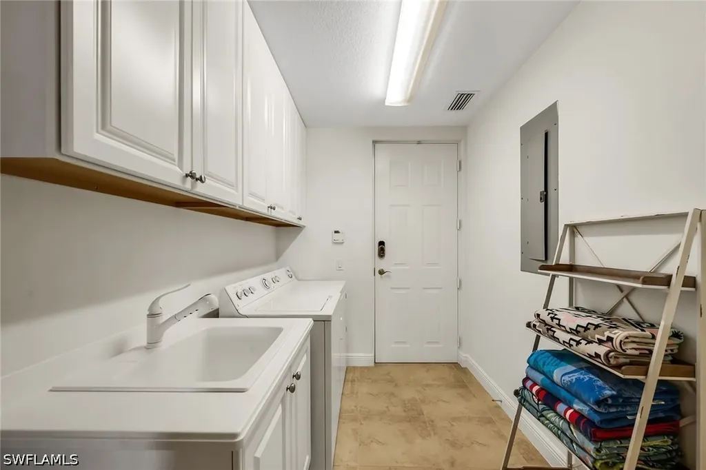 3141 Aviamar Circle Naples FL 34114