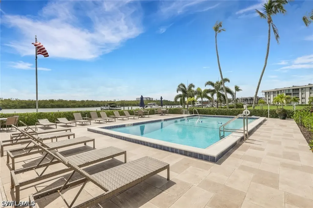 307 Goodlette-frank Road S Naples FL 34102