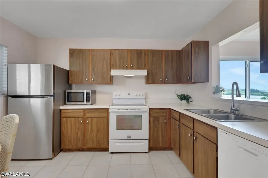 307 Goodlette-frank Road S Naples FL 34102