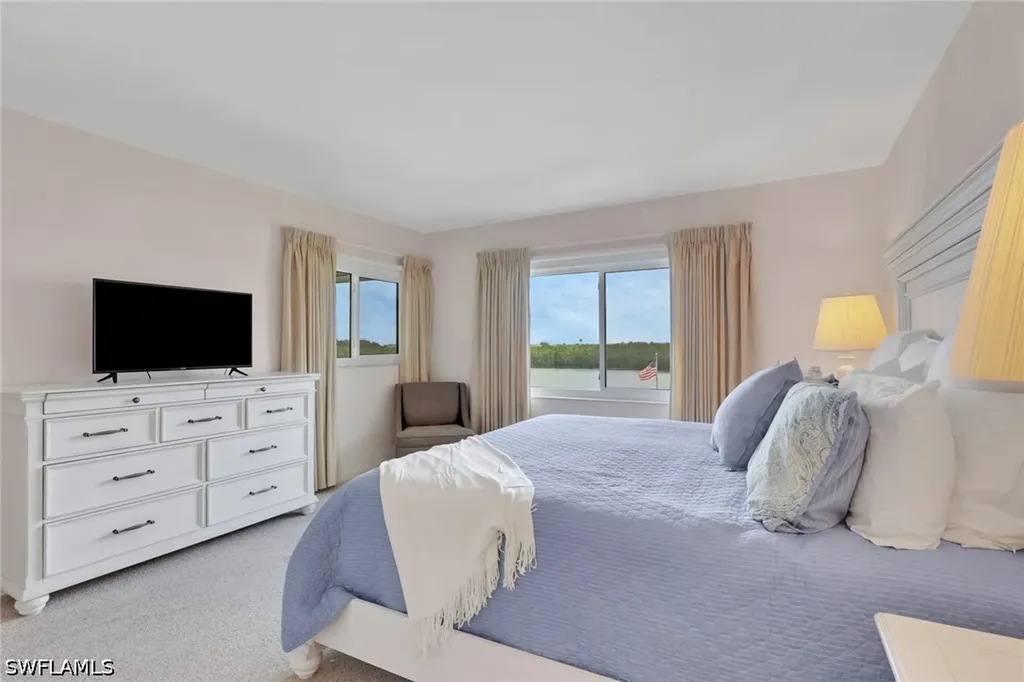 307 Goodlette-frank Road S Naples FL 34102
