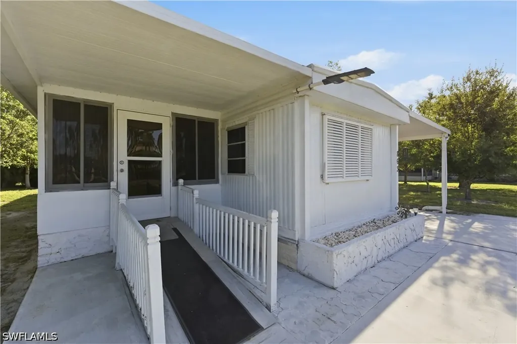 863 Manatee Road Naples FL 34114