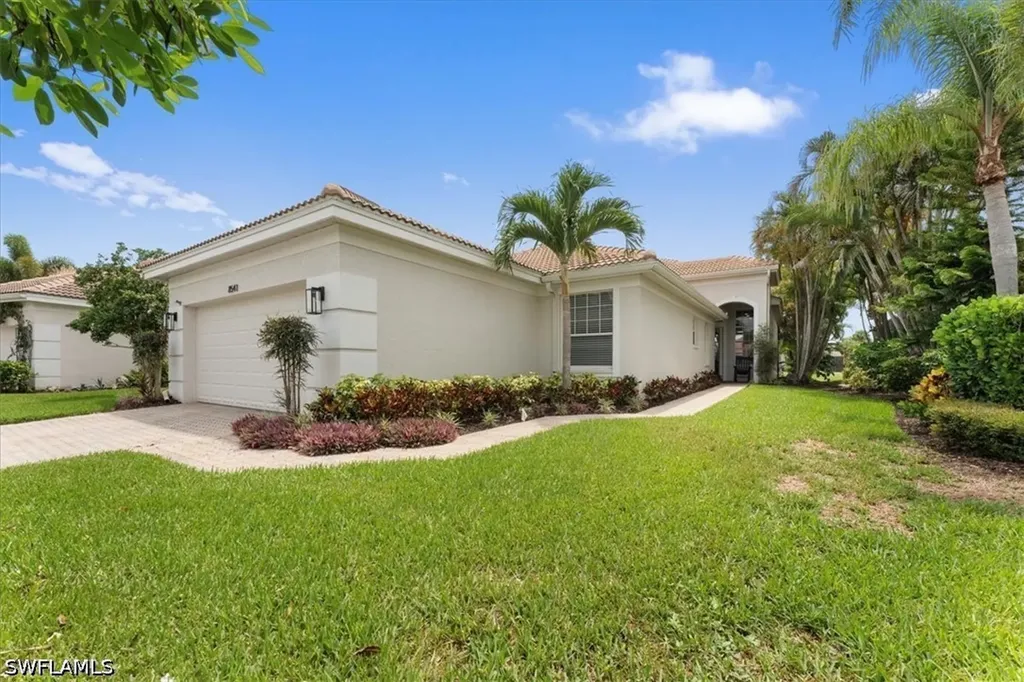 8541 Pepper Tree Way Naples FL 34114