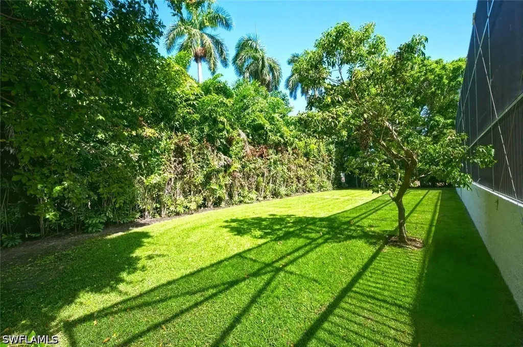 2540 Half Moon Walk Naples FL 34102