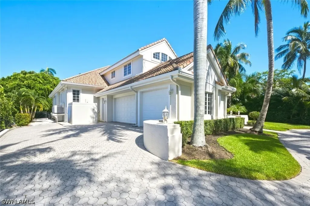 2540 Half Moon Walk Naples FL 34102