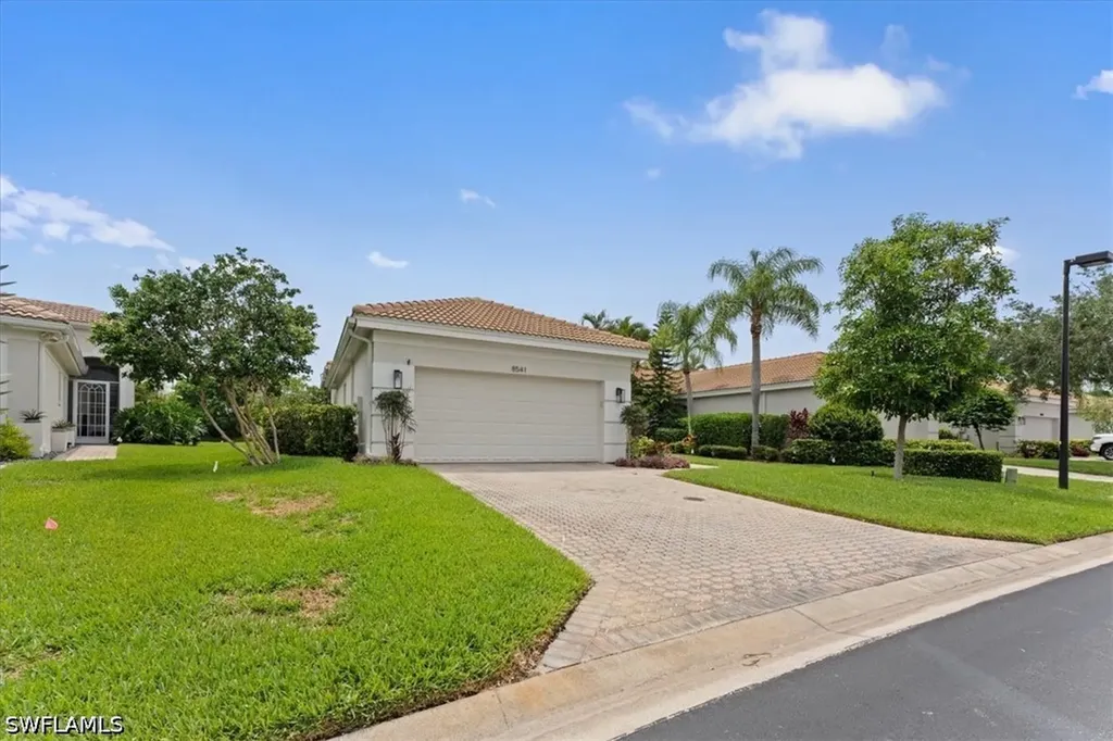 8541 Pepper Tree Way Naples FL 34114