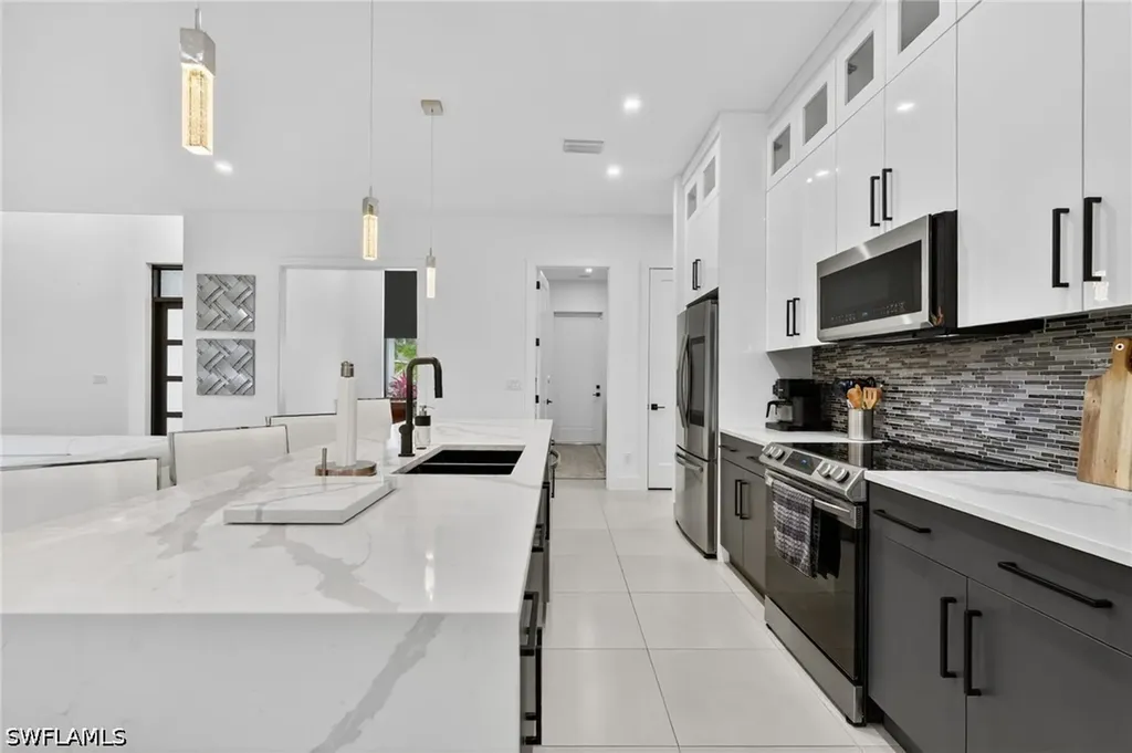 3724 SW 3rd Street Cape Coral FL 33991
