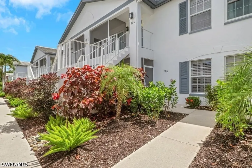 Naples FL, 832 Tanbark Drive, Unit 105