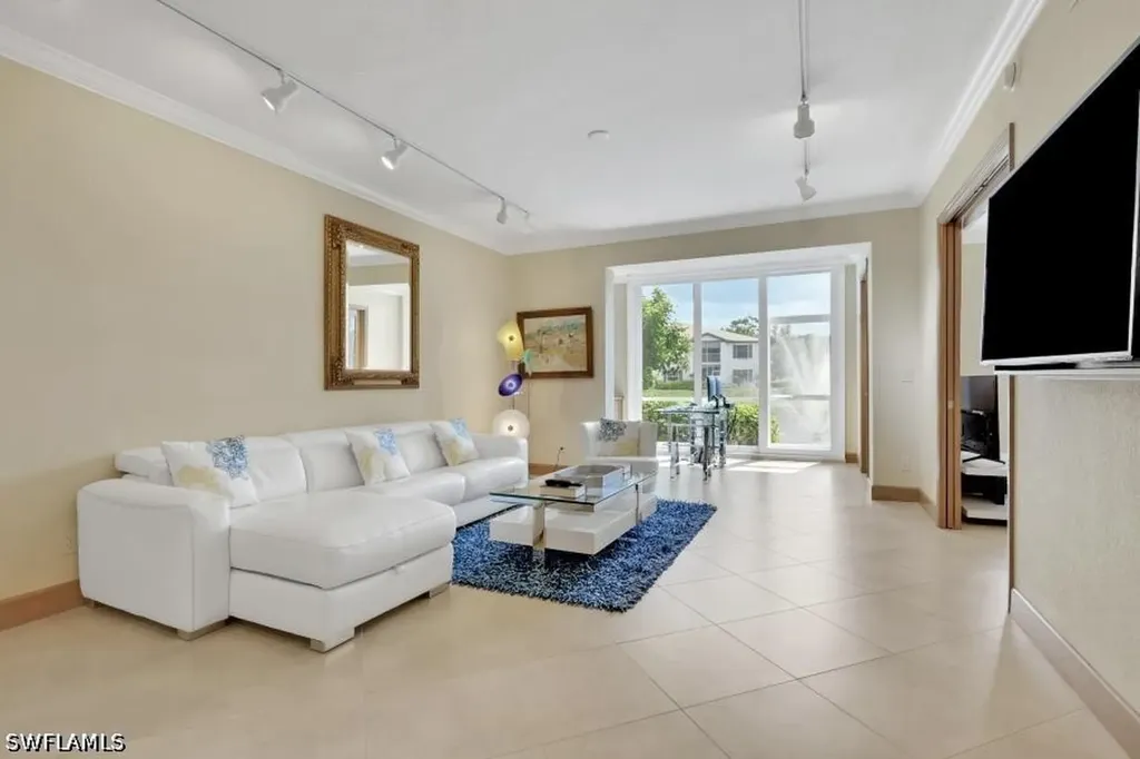 832 Tanbark Drive Naples FL 34108