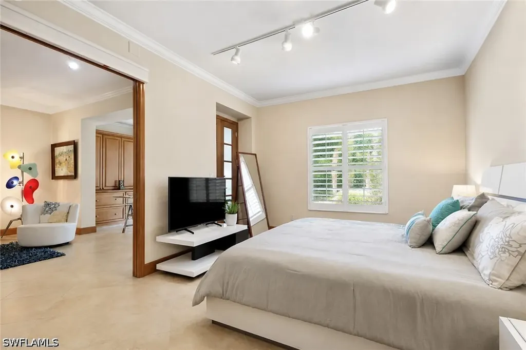 832 Tanbark Drive Naples FL 34108