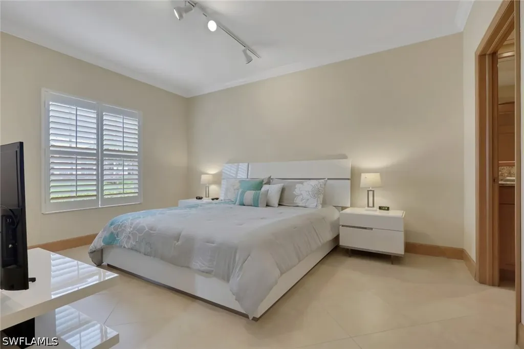 832 Tanbark Drive Naples FL 34108