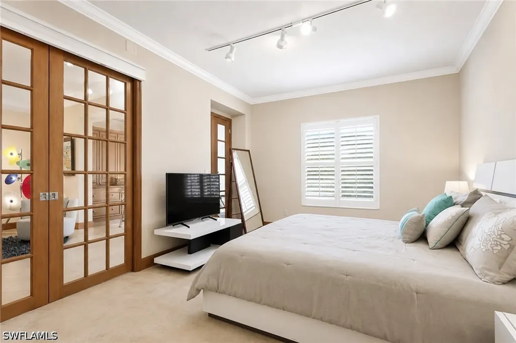 832 Tanbark Drive Naples FL 34108
