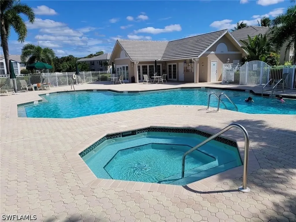 832 Tanbark Drive Naples FL 34108